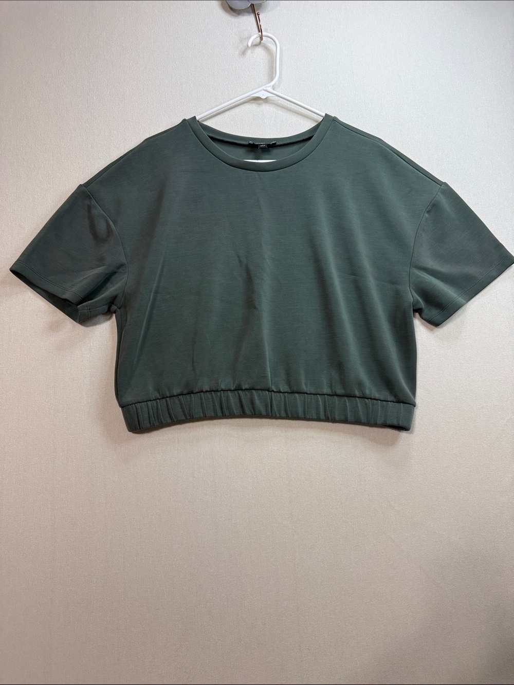 Express Cropped Tee in Olive Green